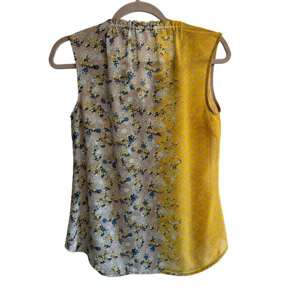 CAbi 5221 Offsides Yellow Blue Grey Sleeveless Floral Blouse size small - Picture 3 of 9